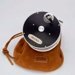 Iwana Salmon Fliegenrolle Classic -Next Shop 7E8FFA6E 7D87 42CF 8AB4 9BF883B7E957 38797 000005DB47F9F636 1024x1024 0bdecd08 ea5f 467f 8698 ae3e2234d88d